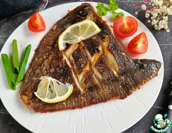 Жареная камбала целиком на сковороде Жареная камбала целиком на сковороде