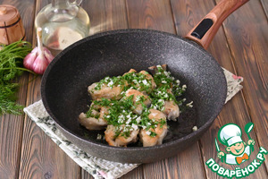 Жареный минтай с укропом и чесноком Жареный минтай с укропом и чесноком